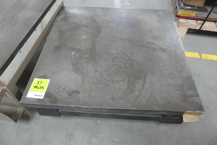 mobiler Richttisch Maße in cm ca.: 72 x 72
